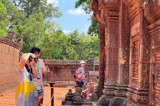 2-Day Angkor Wat Tour with Banteay Srei and Floating Village - Banteay Srei: why this small temple feels like a highlight