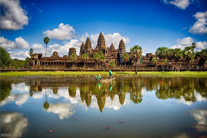 2-Day Angkor Wat With Small, Big Circuit and Banteay Srei Tour - Day 1: Angkor Wat early, then Angkor Thom highlights and the Phnom Bakheng climb