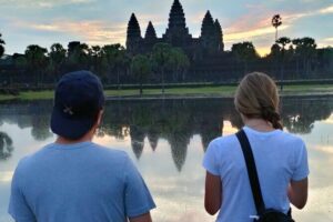 3-Days Private Angkor Wat Sunrise/Sunset Tours & Floating Village - Day 2: Preah Khan, Neak Pean, and the craftwork of Banteay Srei