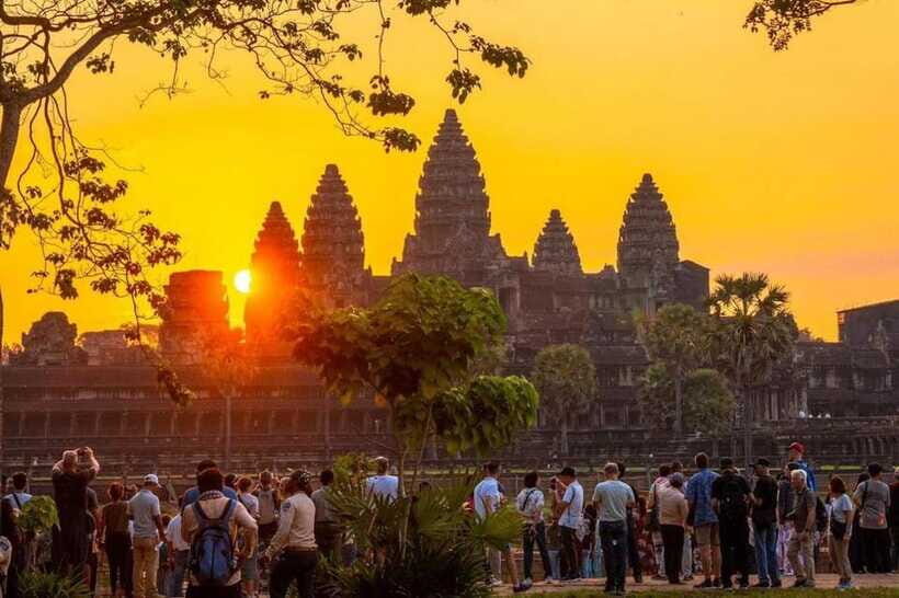 Angkor Wat 1 Day with Sunrise Combined tour with (Tuk Tuk) - Angkor Thom South Gate and Tonle Om Gate: Your Entry Point