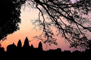 Angkor Wat Sunrise & 3 Main Temples with Breakfast – Small Group - Price and Logistics: What the $15 Ticket Really Covers