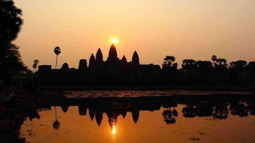 Angkor Wat: Sunrise: Ta Prohm and Bayon Temple Tour - Price and logistics: what you’re paying for (and what you’re not)