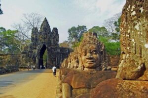 Angkor Wat Sunset Tour - Morning start: Angkor Wat and its carvings, axes, and layers