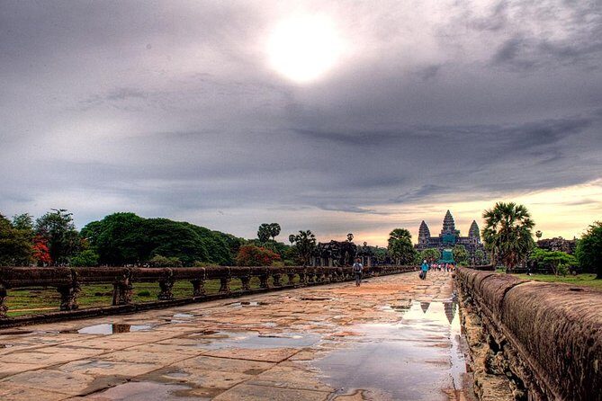 Angkor Wat Sunset Tour - Guide power: why the name on your day really matters