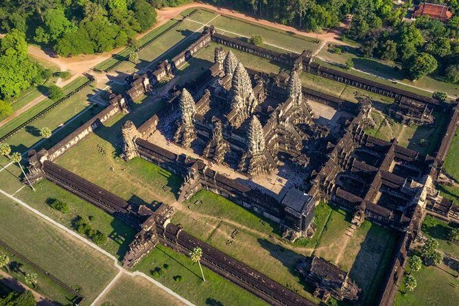 Angkor Wat Sunset Tour - Transport, comfort, and heat: the van is doing real work