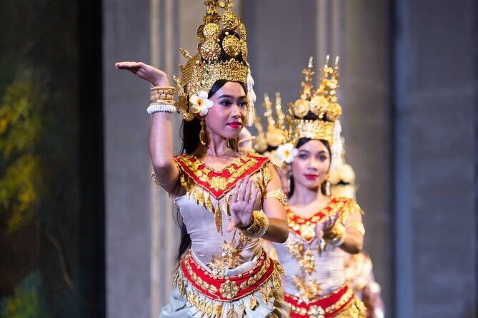Apsara Theatre Performance include Dinner & hotel pick up - Dinner first: how the international buffet fits your appetite