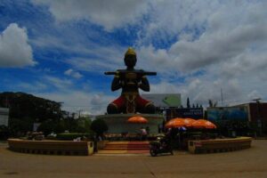 Battambang Full Day Tour from Siem Reap - Bamboo Train, Killing Cave & Sunset - Wat Banan: 365 stairs and a temple view you can earn