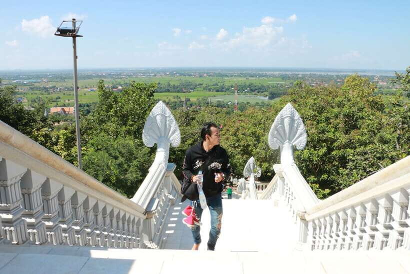From Phnom Penh: Oudongk Mountain and Koh Chen Island Tour - Who this tour suits best