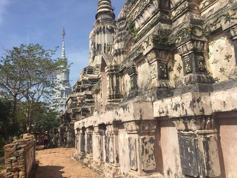 From Phnom Penh: Oudongk Mountain and Koh Chen Island Tour - Koh Chen Island: silversmith village life on foot