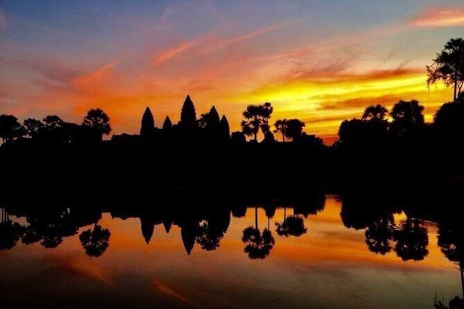 Golden Hours: Angkor wat sunrise photography tour with a pro! - Angkor Wat at sunrise: getting the angle before the day turns bright