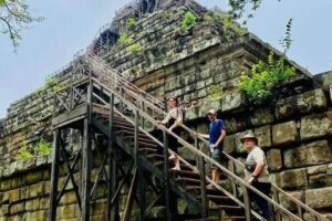 Koh Ker Temple Group & Beng Mealea Full-Day Join-in Tour - Stop 1: What happens at the Siem Reap Shuttle Tours meeting point