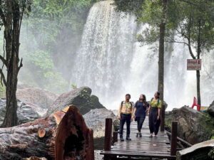 Kulen Mountain Tour with Kampong Phluk Floating Village - The Poeng Ta Kho viewpoint: cliff views that make the drive feel worth it
