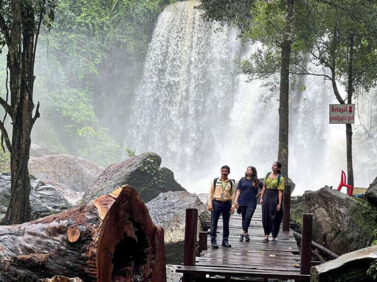Kulen Mountain Tour with Kampong Phluk Floating Village - The Poeng Ta Kho viewpoint: cliff views that make the drive feel worth it