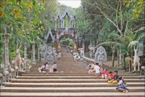 Kulen Waterfall and 1000 Lingas River Private Tour - River of a Thousand Lingas and Kbal Spean: reading carved meaning