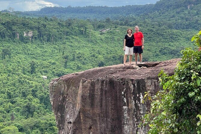Kulen Waterfall Day Tour with Snacks Small-Group - Quick cultural break at Preah Dak: nom ban chok noodles stop