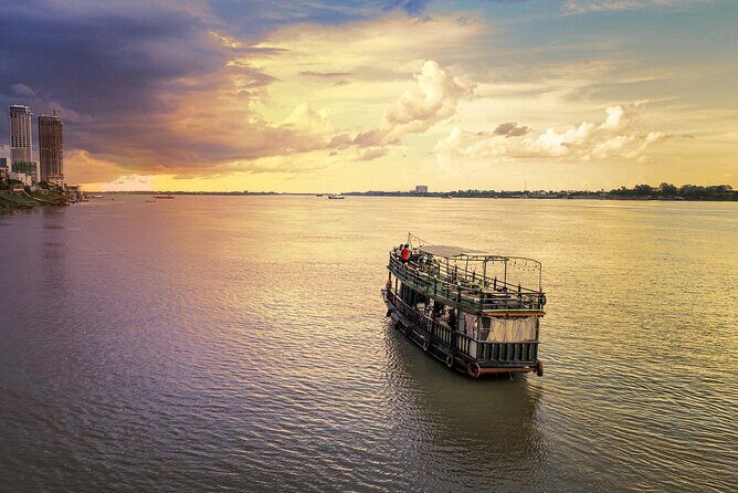 Phnom Penh Bike & Boat Sunset Tour / E-Bike Available - Step 1: Meeting at Siem Reaper Travel (and the 2:30 pm rule)