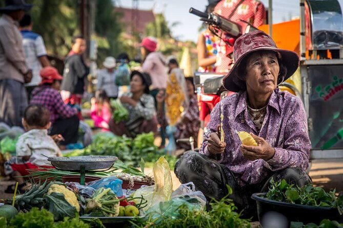 Phnom Penh city Tour by Cyclo - Wat Phnom: A Calm Temple Stop With Big Views and Clear Context