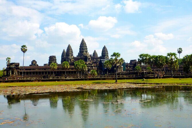 Private Angkor Wat Day Tour - Best of Angkor - Angkor Thom Bayon and the Elephant Terrace Walkthrough