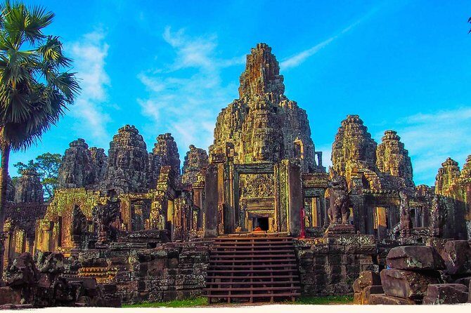 Private Angkor Wat Tour from Siem Reap - Heat, steps, and comfort during an 8-hour temple circuit