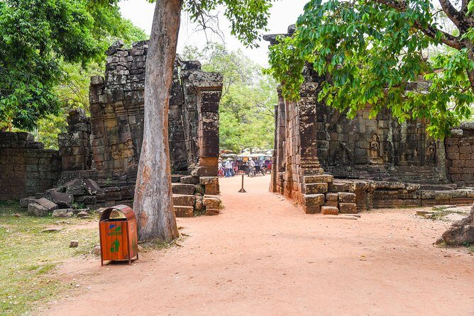 Private Full-Day Angkor Temple and Sunset Viewing with Lunch - Angkor Thom and the Bayon Faces: Time to Look Up