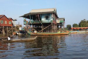 Private Half-Day Tour to Kampong Phluk Flooded Forest and Floating Villages - Ro Lus Market on the Rolous River: Local Rhythm in an Hour