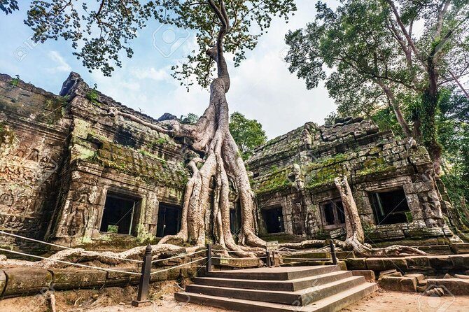 Private one-day tuktuk 'small tour' of the oldest Angkor temples - Phnom Bakheng: only for the sunset version