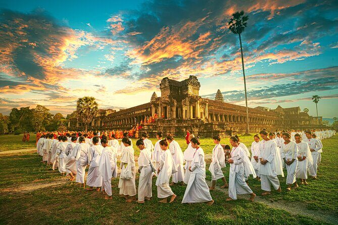 Private Temples Guided Tour (Angkor Wat, Ta Prom & Angkor Thom) - Angkor Wat at Sunrise: When the Main Causeway Feels Calm