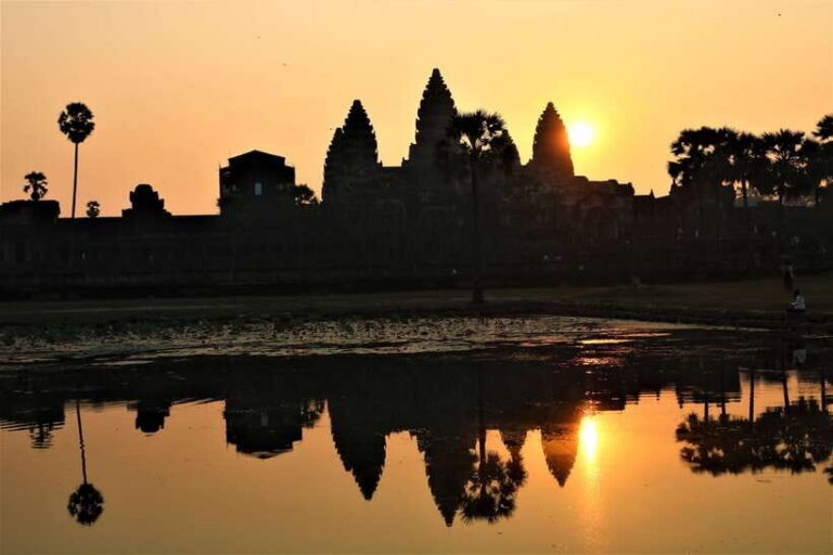 Siem Reap: 2-Day Temple Highlights Sunrise and Sunset Option - Day 2: Angkor Wat at sunrise, then Ta Prohm, Ta Nei, and Angkor Thom’s faces