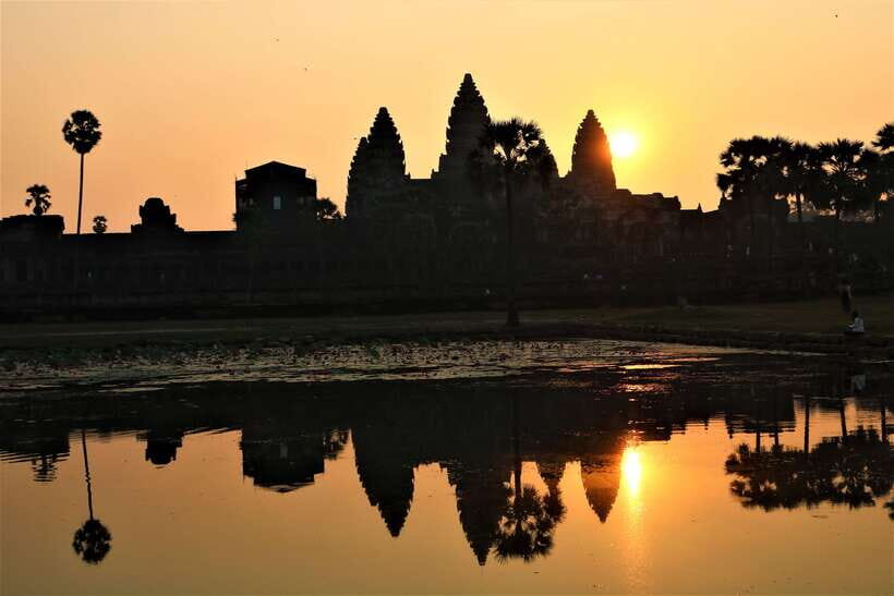 Siem Reap: 2-Day Temple Highlights Sunrise and Sunset Option - Day 2: Angkor Wat at sunrise, then Ta Prohm, Ta Nei, and Angkor Thom’s faces