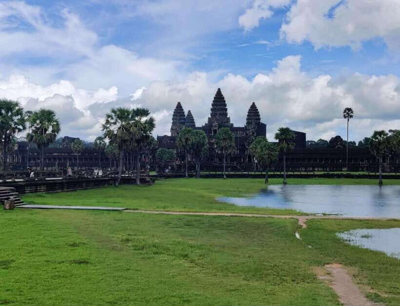 Siem Reap: Angkor Wat Private Tour by Tuk-Tuk - The one free hour for food