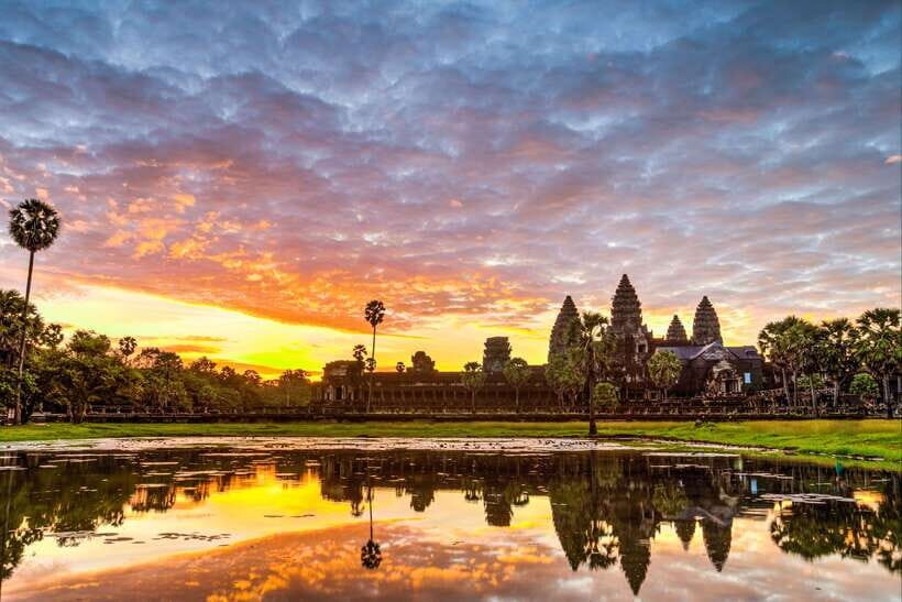 Siem Reap: Angkor Wat Sunrise Bike Tour & Jungle Breakfast - Cycling Angkor: quiet trails, shaded paths, and the occasional sandy surprise