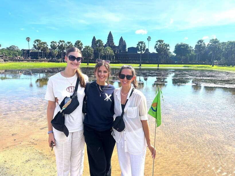 Siem Reap: Angkor Wat with German or English Guided Tour - Angkor Wat: Khmer bas-reliefs and the guide-led way to see it