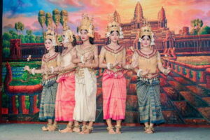 Siem Reap: Dinner and Traditional Show with Hotel Transfer - Garden Dinner or Air-Conditioned Comfort: Pick Your Mood