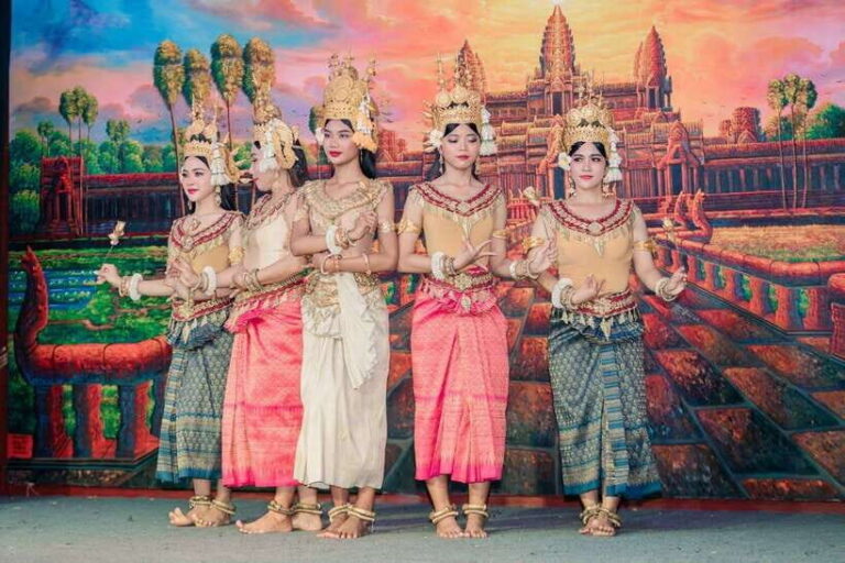 Siem Reap: Dinner and Traditional Show with Hotel Transfer - Garden Dinner or Air-Conditioned Comfort: Pick Your Mood