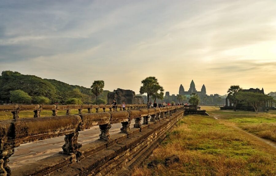 Siem Reap: Private Angkor Wat & Bakheng Mountain Sunset Tour - Dress code and quick sanity checks before you go