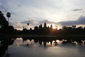 Sunrise Small Group Tour to Angkor Wat Temple - Angkor Wat morning: seeing the outside, then stepping inside
