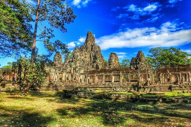 Sunrise Small Group Tour to Angkor Wat Temple - Monk blessings: how to handle this respectful bonus