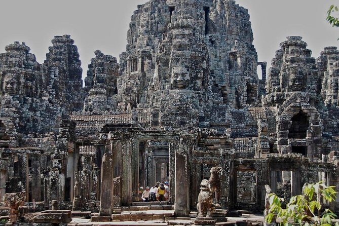 Three-day tour Discovering Siem Reap highlight ,Beng Mealea and Floating Village - The pre-dawn push: Angkor Wat at sunrise