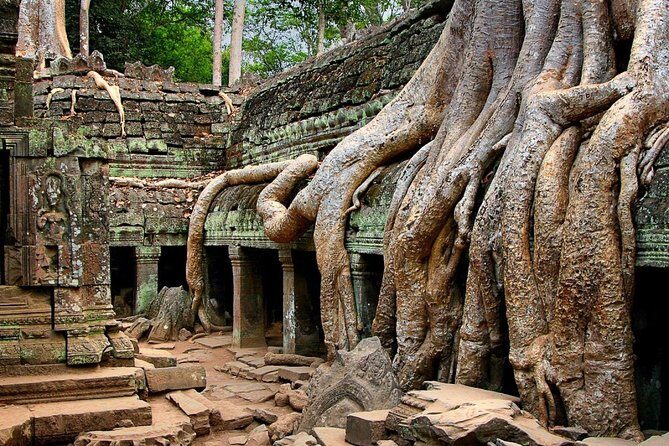 Three-day tour Discovering Siem Reap highlight ,Beng Mealea and Floating Village - Day two at 9:00 am: Banteay Srei and the more delicate side of Angkor