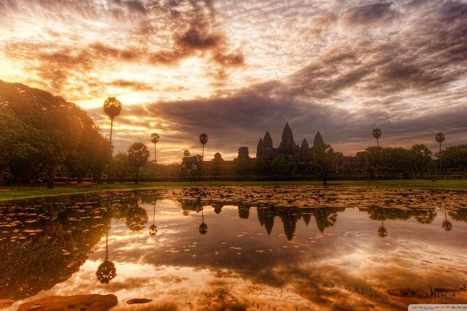 Three-day tour Discovering Siem Reap highlight ,Beng Mealea and Floating Village - Angkor Thom: Bayon and the temple-without-a-finish-line feeling
